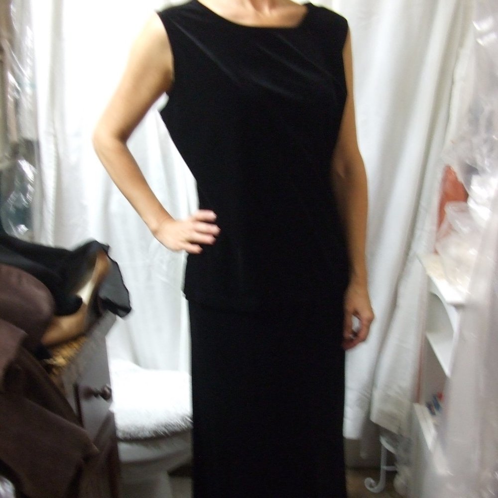 NOTATIONS HOLIDAY BLACK VELVETY TOP AND SKIRT